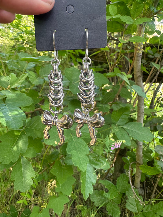 Box bow earrings