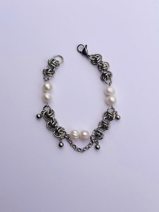 Pearls in chains bracelet